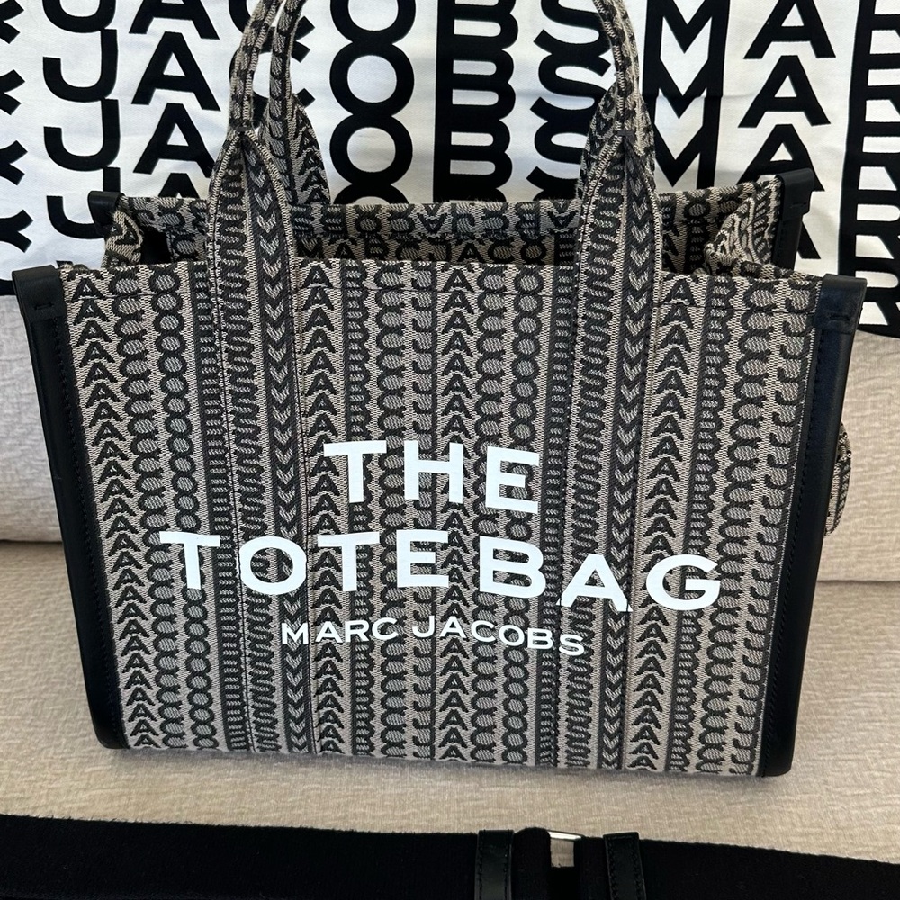 Marc Jacobs Monogram The Tote Bag